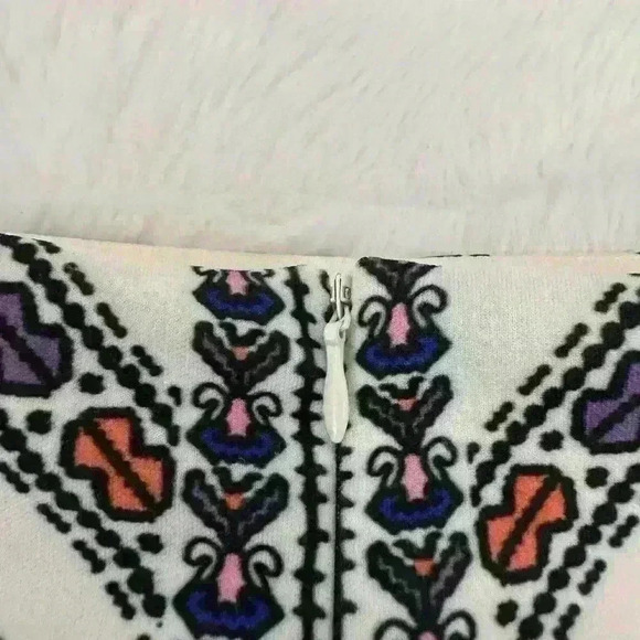 Women’s XS Colourful Pattern Pencil Skirt with a  Flattering Back Slit - Picture 11 of 14